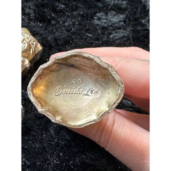 Vintage Oneida Ltd Silver Plated Ornate Salt & Pepper Shakers Floral Design 5.5" - Picture 6 of 7